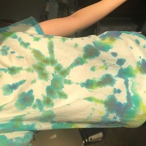women’s small tie dye t-shirt
